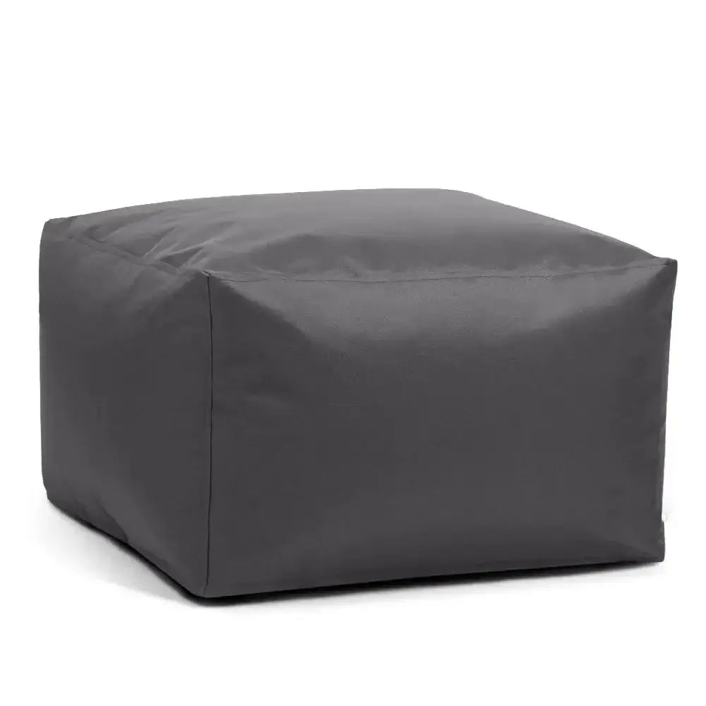 Carré pouf imperméable gris, idéal pour extérieur et moments de détente.