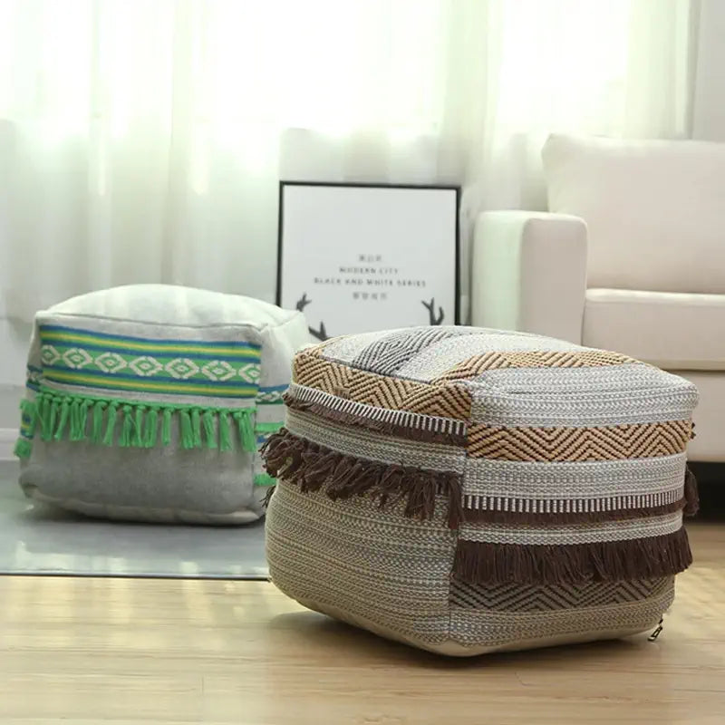Pouf carré marocain Jardin Majorelle vert avec motifs brodés élégants