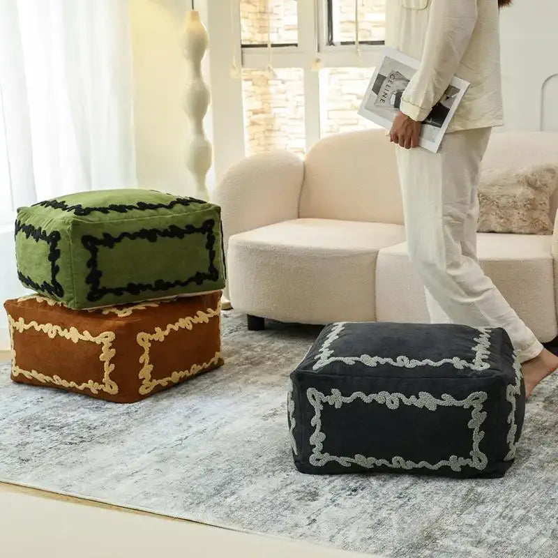 Trio de poufs carrés Sésame en tissu brodé Ambre, Sauge et Nocturne