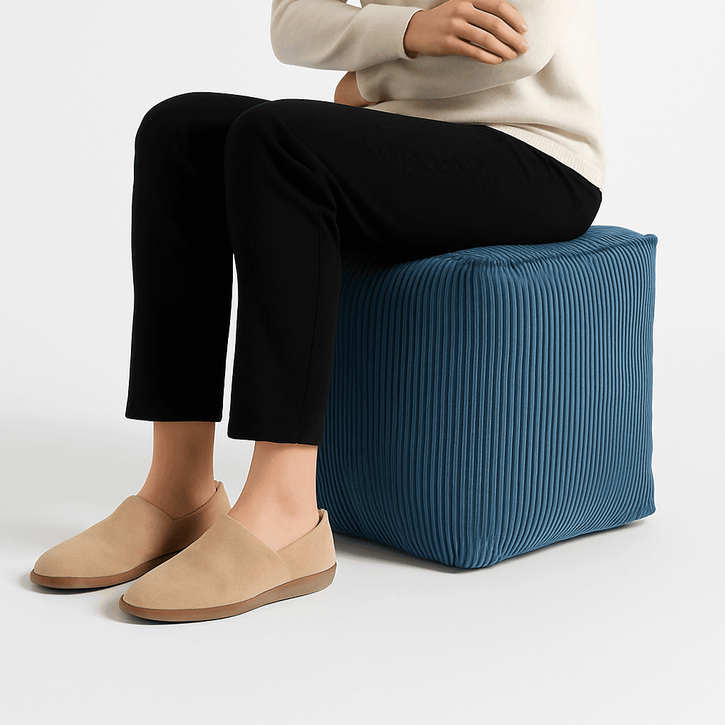 Utilisation du pouf carré comme repose-pieds