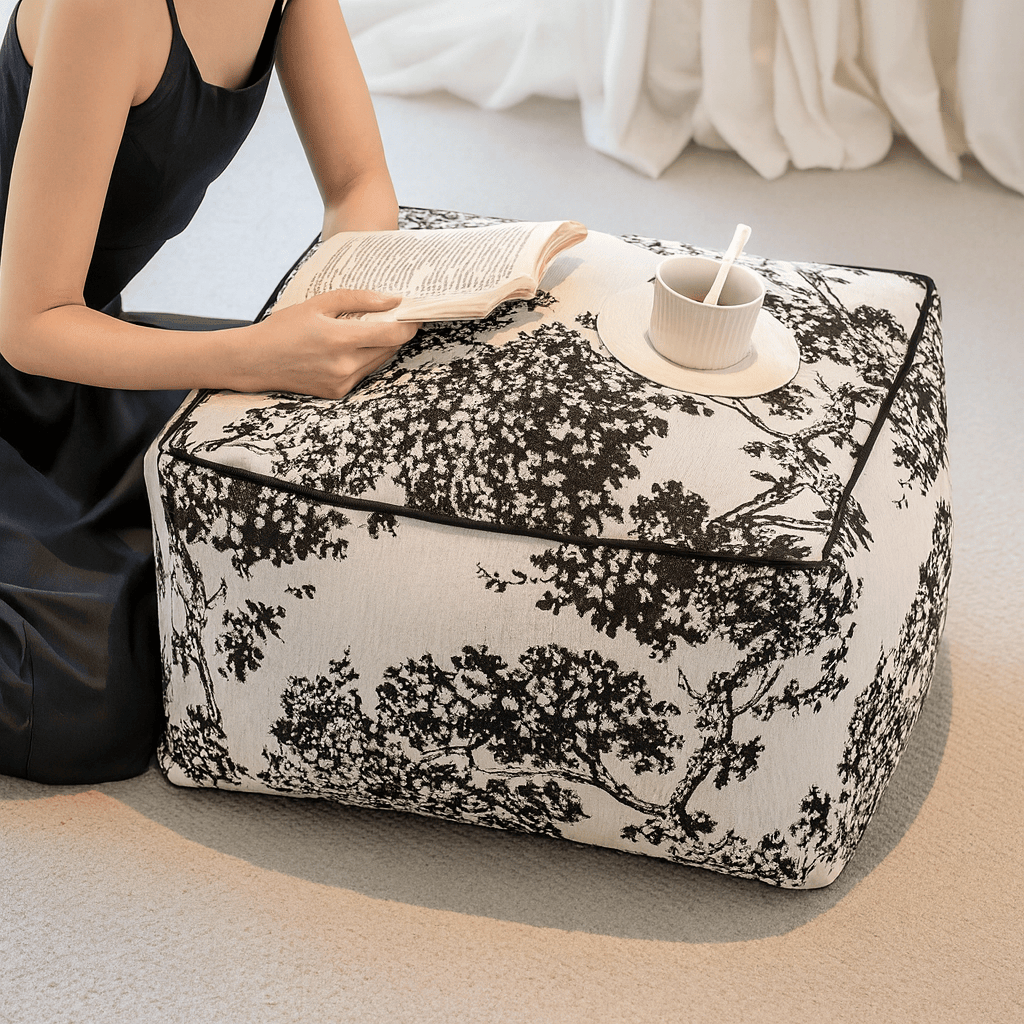 Pouf carré déco chambre, tissu épais et imprimé arbre noir sur fond écru