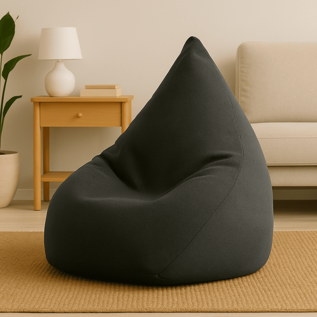 Pouf poire pour adulte dans un salon design et épuré, modèle Maison du Pouf
