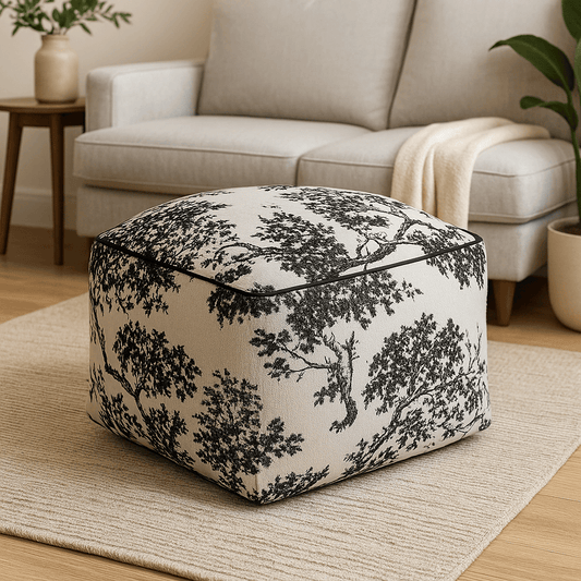Pouf carré de chambre Ramure noir et blanc dans un salon moderne, tissu chenille imprimé branches